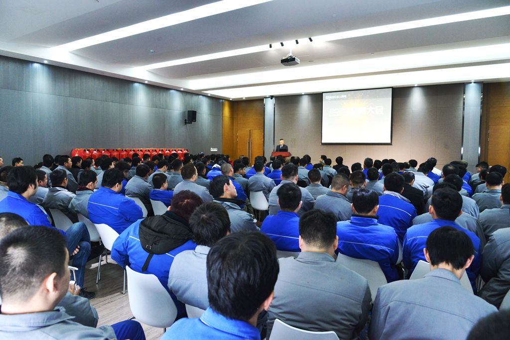 邁步新年代 豪情迎未來——巨人機(jī)電召開迎春大會(huì)